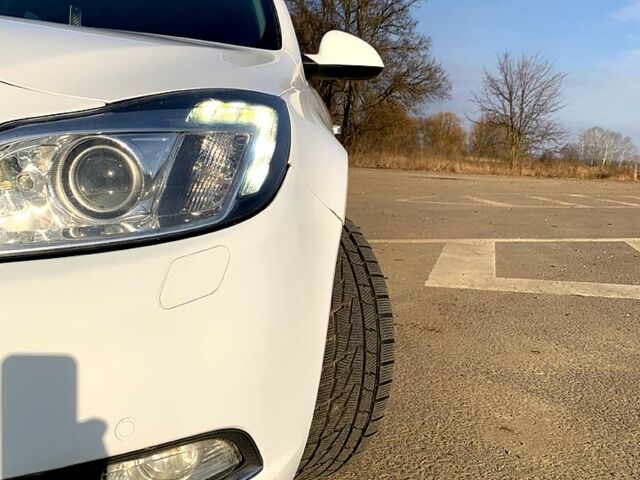 Білий Опель Інсігнія, об'ємом двигуна 2 л та пробігом 222 тис. км за 8100 $, фото 4 на Automoto.ua