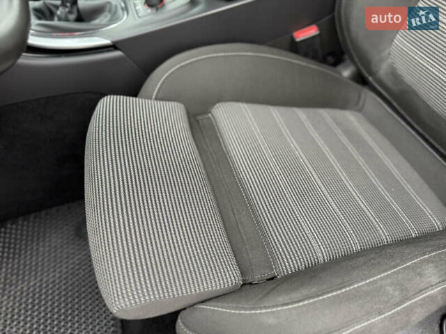 Белый Опель Инсигния, объемом двигателя 1.6 л и пробегом 210 тыс. км за 8000 $, фото 53 на Automoto.ua