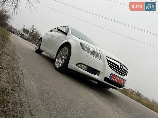 Белый Опель Инсигния, объемом двигателя 1.6 л и пробегом 210 тыс. км за 8000 $, фото 17 на Automoto.ua