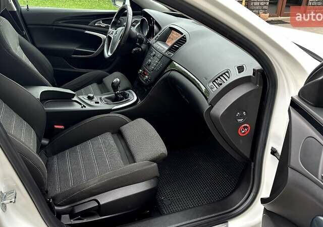 Белый Опель Инсигния, объемом двигателя 1.6 л и пробегом 200 тыс. км за 7770 $, фото 19 на Automoto.ua