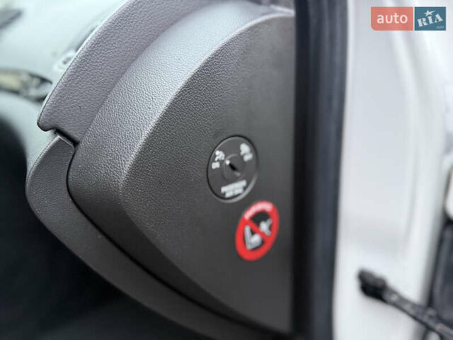 Белый Опель Инсигния, объемом двигателя 1.6 л и пробегом 210 тыс. км за 8300 $, фото 37 на Automoto.ua