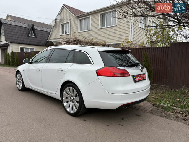 Белый Опель Инсигния, объемом двигателя 1.6 л и пробегом 210 тыс. км за 8300 $, фото 4 на Automoto.ua