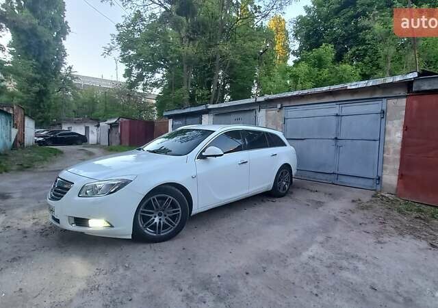 Білий Опель Інсігнія, об'ємом двигуна 1.96 л та пробігом 230 тис. км за 7600 $, фото 1 на Automoto.ua