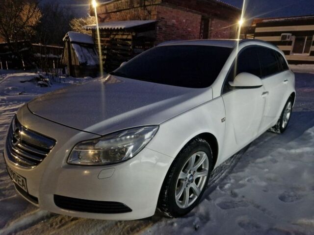 Белый Опель Инсигния, объемом двигателя 2 л и пробегом 172 тыс. км за 6800 $, фото 3 на Automoto.ua