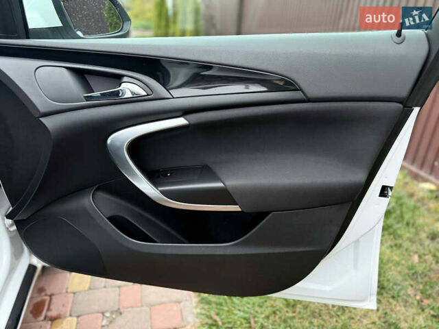 Белый Опель Инсигния, объемом двигателя 1.6 л и пробегом 210 тыс. км за 8300 $, фото 38 на Automoto.ua