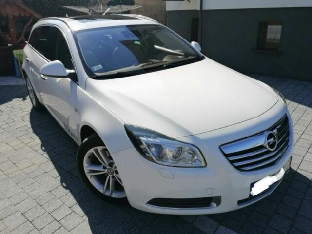 Белый Опель Инсигния, объемом двигателя 2 л и пробегом 289 тыс. км за 8000 $, фото 4 на Automoto.ua