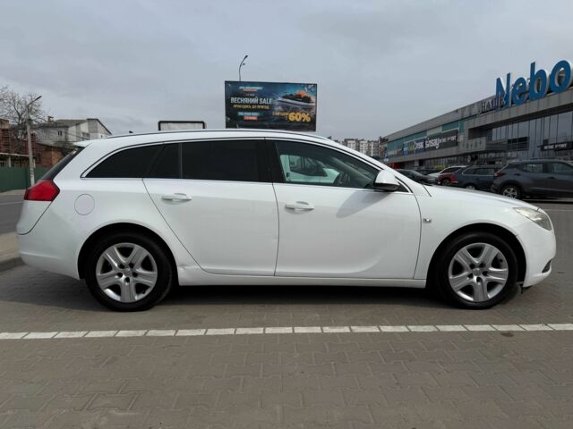 Белый Опель Инсигния, объемом двигателя 2 л и пробегом 318 тыс. км за 6999 $, фото 5 на Automoto.ua