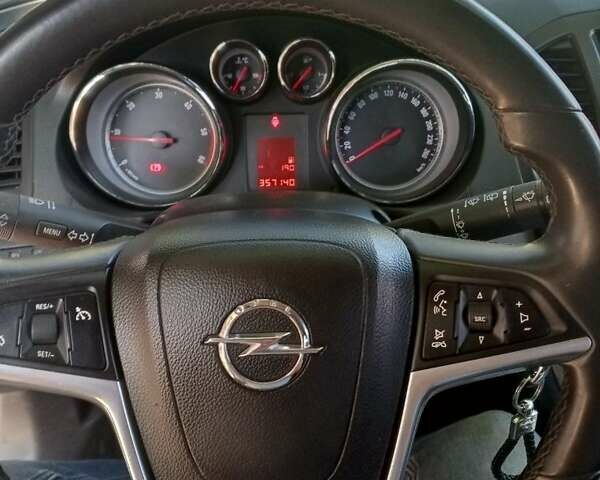 Белый Опель Инсигния, объемом двигателя 2 л и пробегом 300 тыс. км за 7200 $, фото 4 на Automoto.ua
