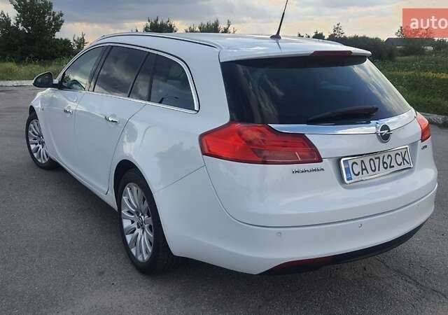 Белый Опель Инсигния, объемом двигателя 2 л и пробегом 223 тыс. км за 8700 $, фото 4 на Automoto.ua