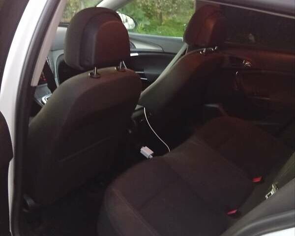 Білий Опель Інсігнія, об'ємом двигуна 1.96 л та пробігом 240 тис. км за 6900 $, фото 1 на Automoto.ua