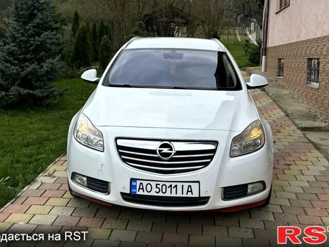 Білий Опель Інсігнія, об'ємом двигуна 2 л та пробігом 167 тис. км за 8500 $, фото 4 на Automoto.ua