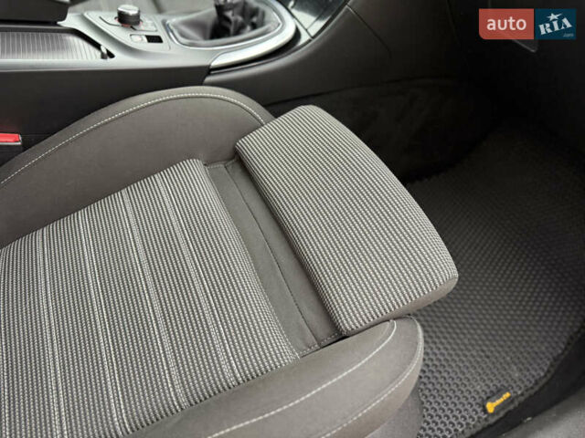 Белый Опель Инсигния, объемом двигателя 1.6 л и пробегом 210 тыс. км за 8000 $, фото 54 на Automoto.ua