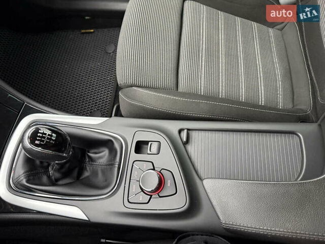 Белый Опель Инсигния, объемом двигателя 1.6 л и пробегом 210 тыс. км за 8000 $, фото 33 на Automoto.ua