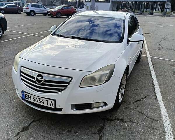 Белый Опель Инсигния, объемом двигателя 1.96 л и пробегом 310 тыс. км за 6500 $, фото 4 на Automoto.ua