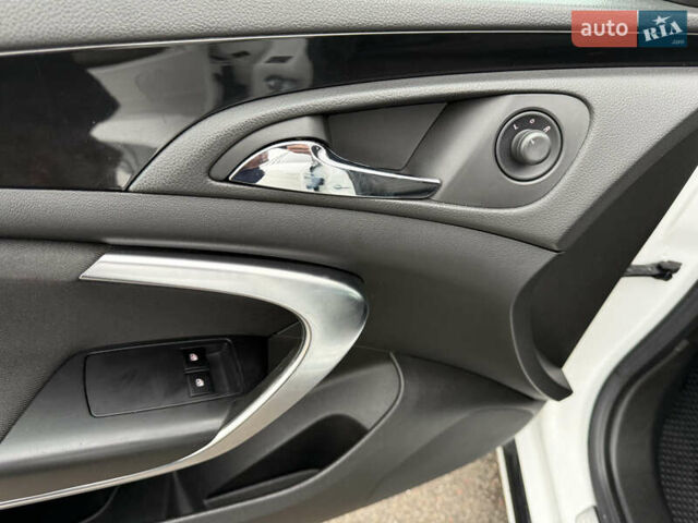 Белый Опель Инсигния, объемом двигателя 1.6 л и пробегом 210 тыс. км за 8000 $, фото 23 на Automoto.ua