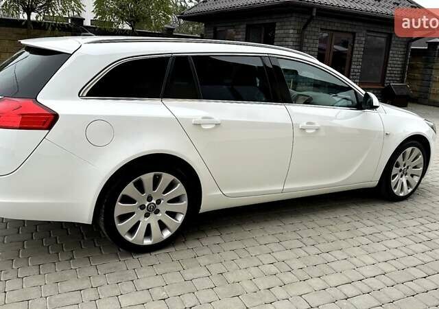 Белый Опель Инсигния, объемом двигателя 1.6 л и пробегом 200 тыс. км за 7770 $, фото 4 на Automoto.ua