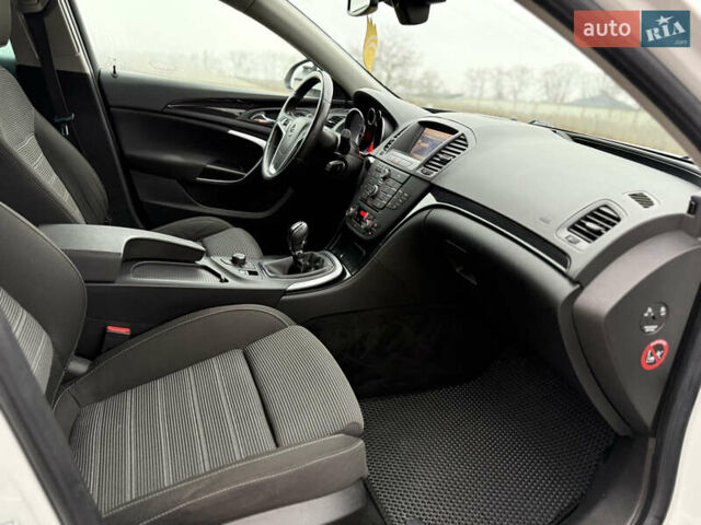 Белый Опель Инсигния, объемом двигателя 1.6 л и пробегом 210 тыс. км за 8000 $, фото 48 на Automoto.ua