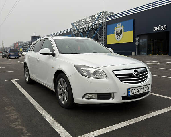 Белый Опель Инсигния, объемом двигателя 1.96 л и пробегом 330 тыс. км за 6850 $, фото 2 на Automoto.ua