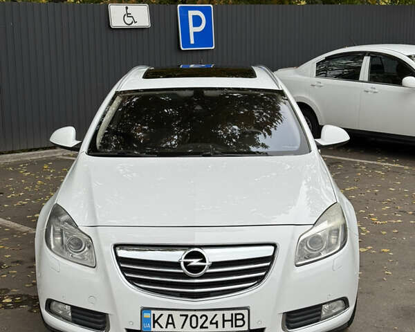 Опель Инсигния 2010 в Броварах на Automoto.ua Белый Опель Инсигния, объемом двигателя 1.96 л и пробегом 311 тыс. км за 7500 $, фото 2 на Automoto.ua