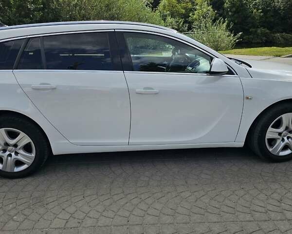 Белый Опель Инсигния, объемом двигателя 1.96 л и пробегом 176 тыс. км за 8200 $, фото 2 на Automoto.ua