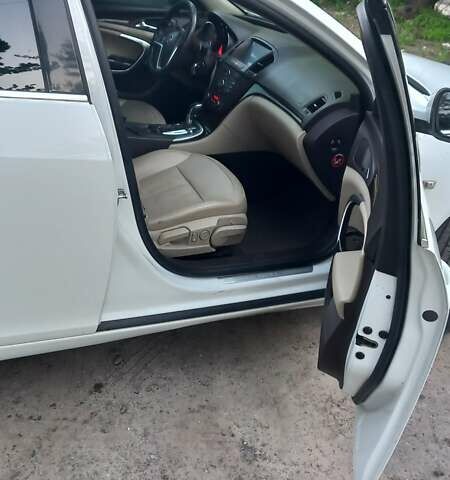 Білий Опель Інсігнія, об'ємом двигуна 1.96 л та пробігом 230 тис. км за 7600 $, фото 10 на Automoto.ua