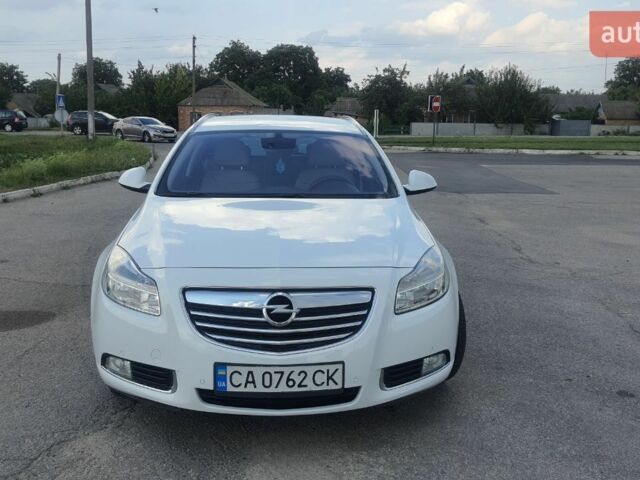 Белый Опель Инсигния, объемом двигателя 2 л и пробегом 223 тыс. км за 8700 $, фото 3 на Automoto.ua
