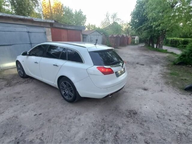 Белый Опель Инсигния, объемом двигателя 2 л и пробегом 240 тыс. км за 8600 $, фото 6 на Automoto.ua