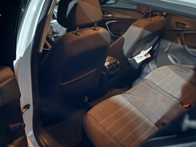 Белый Опель Инсигния, объемом двигателя 2 л и пробегом 251 тыс. км за 7800 $, фото 16 на Automoto.ua