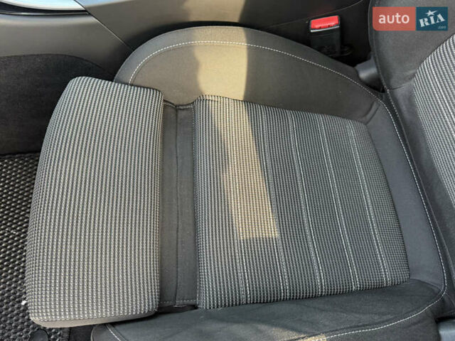 Белый Опель Инсигния, объемом двигателя 1.6 л и пробегом 210 тыс. км за 8000 $, фото 38 на Automoto.ua