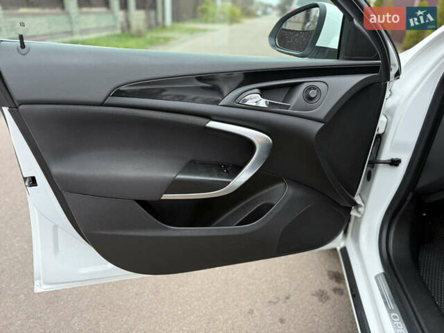 Белый Опель Инсигния, объемом двигателя 1.6 л и пробегом 210 тыс. км за 8300 $, фото 12 на Automoto.ua