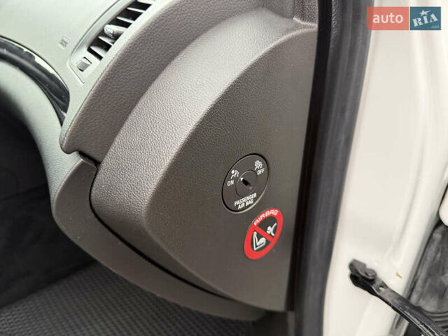 Белый Опель Инсигния, объемом двигателя 1.6 л и пробегом 210 тыс. км за 8000 $, фото 51 на Automoto.ua