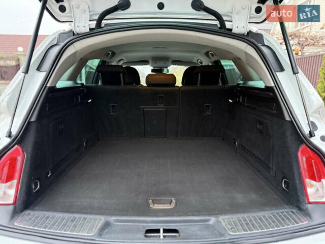 Белый Опель Инсигния, объемом двигателя 1.6 л и пробегом 210 тыс. км за 8300 $, фото 45 на Automoto.ua