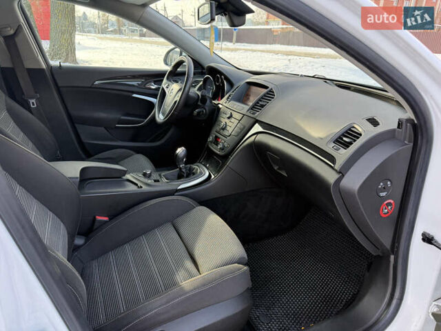 Белый Опель Инсигния, объемом двигателя 1.6 л и пробегом 210 тыс. км за 8000 $, фото 31 на Automoto.ua