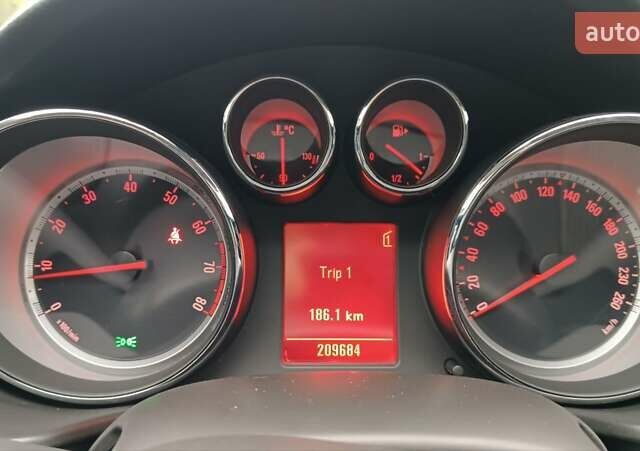 Белый Опель Инсигния, объемом двигателя 1.6 л и пробегом 200 тыс. км за 7770 $, фото 11 на Automoto.ua