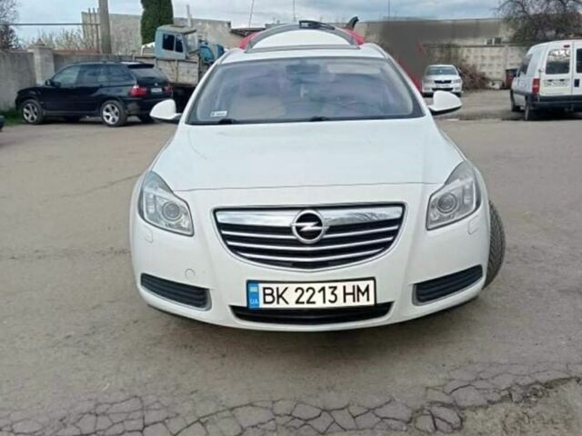 Белый Опель Инсигния, объемом двигателя 2 л и пробегом 289 тыс. км за 7700 $, фото 2 на Automoto.ua