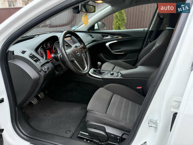 Белый Опель Инсигния, объемом двигателя 1.6 л и пробегом 210 тыс. км за 8300 $, фото 11 на Automoto.ua