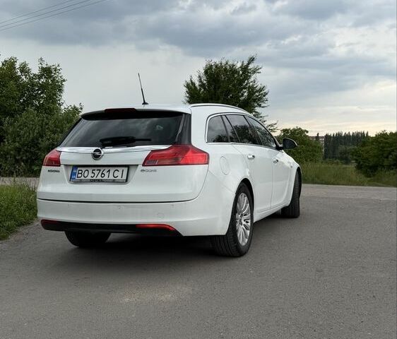 Белый Опель Инсигния, объемом двигателя 2 л и пробегом 305 тыс. км за 5010 $, фото 2 на Automoto.ua