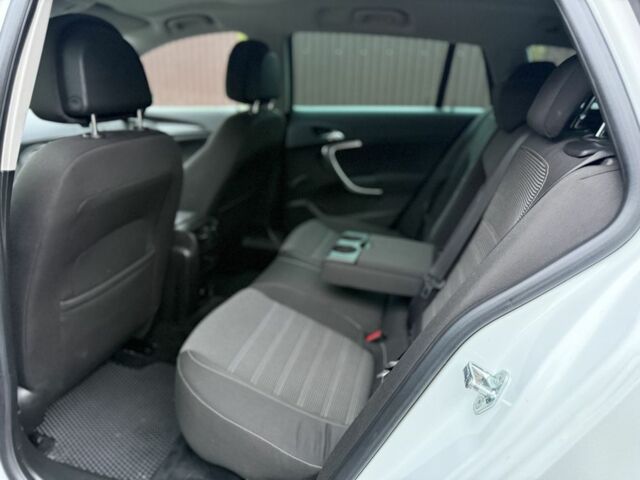 Белый Опель Инсигния, объемом двигателя 1.6 л и пробегом 210 тыс. км за 8300 $, фото 20 на Automoto.ua