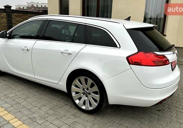 Белый Опель Инсигния, объемом двигателя 1.6 л и пробегом 200 тыс. км за 7770 $, фото 2 на Automoto.ua