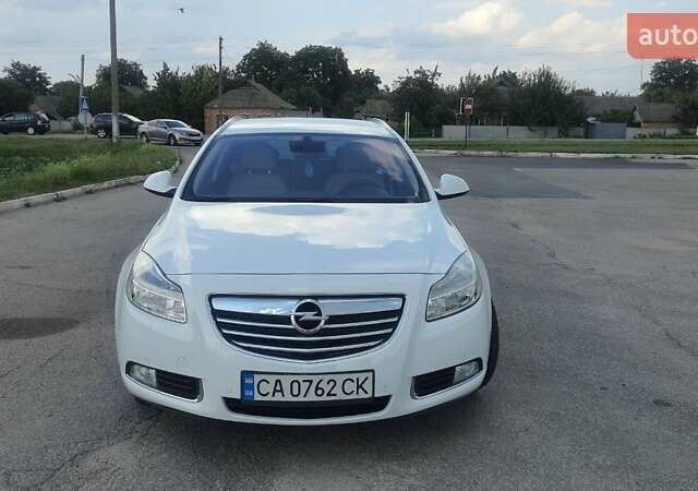 Белый Опель Инсигния, объемом двигателя 2 л и пробегом 223 тыс. км за 8700 $, фото 3 на Automoto.ua