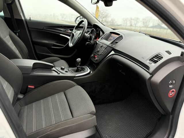 Білий Опель Інсігнія, об'ємом двигуна 1.6 л та пробігом 210 тис. км за 8000 $, фото 16 на Automoto.ua