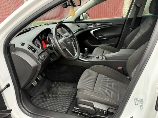 Білий Опель Інсігнія, об'ємом двигуна 1.6 л та пробігом 210 тис. км за 8000 $, фото 9 на Automoto.ua