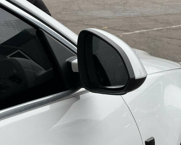 Опель Инсигния 2010 в Броварах на Automoto.ua Белый Опель Инсигния, объемом двигателя 1.96 л и пробегом 311 тыс. км за 7500 $, фото 11 на Automoto.ua