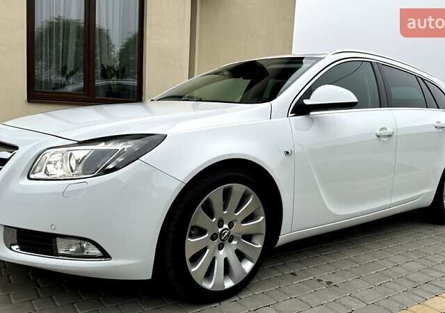 Белый Опель Инсигния, объемом двигателя 1.6 л и пробегом 200 тыс. км за 7770 $, фото 26 на Automoto.ua