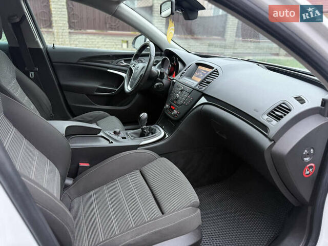 Белый Опель Инсигния, объемом двигателя 1.6 л и пробегом 210 тыс. км за 8300 $, фото 34 на Automoto.ua