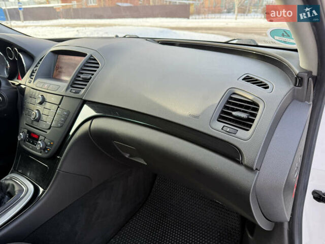 Белый Опель Инсигния, объемом двигателя 1.6 л и пробегом 210 тыс. км за 8000 $, фото 33 на Automoto.ua