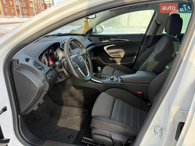 Белый Опель Инсигния, объемом двигателя 1.6 л и пробегом 210 тыс. км за 8000 $, фото 9 на Automoto.ua