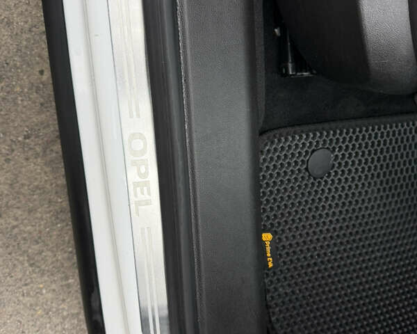 Белый Опель Инсигния, объемом двигателя 1.6 л и пробегом 210 тыс. км за 8000 $, фото 56 на Automoto.ua