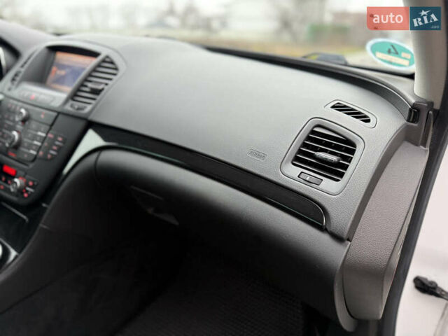 Белый Опель Инсигния, объемом двигателя 1.6 л и пробегом 210 тыс. км за 8000 $, фото 50 на Automoto.ua