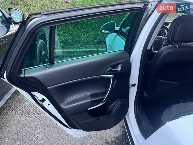 Белый Опель Инсигния, объемом двигателя 1.96 л и пробегом 320 тыс. км за 7000 $, фото 14 на Automoto.ua